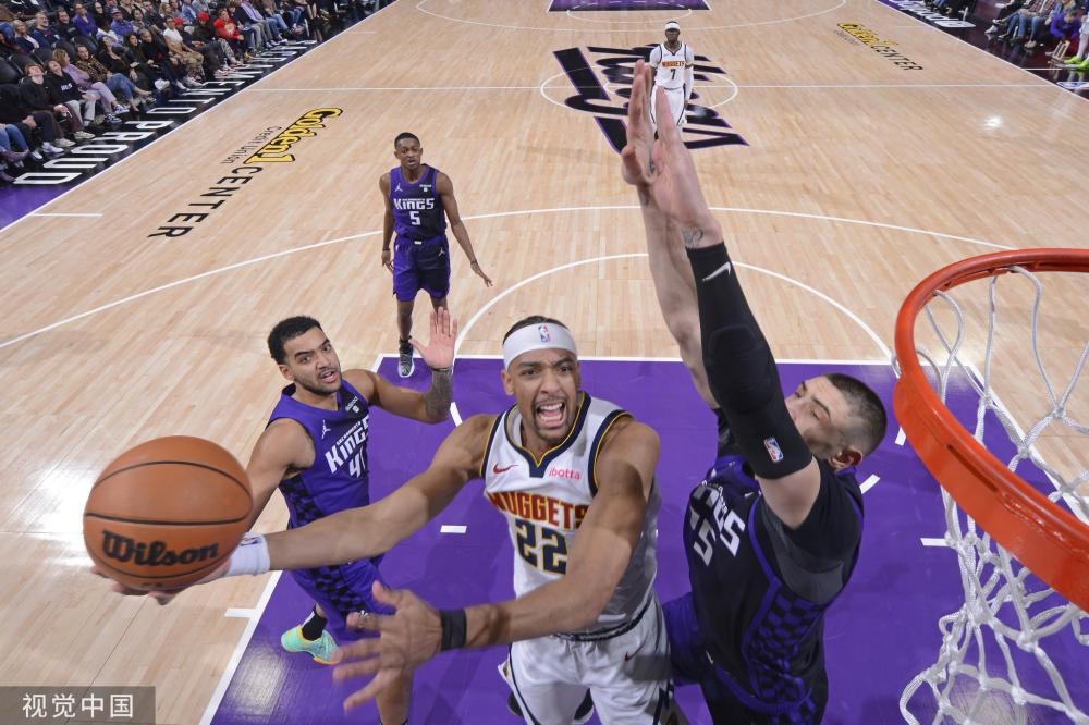 足球運動中 足球運動中